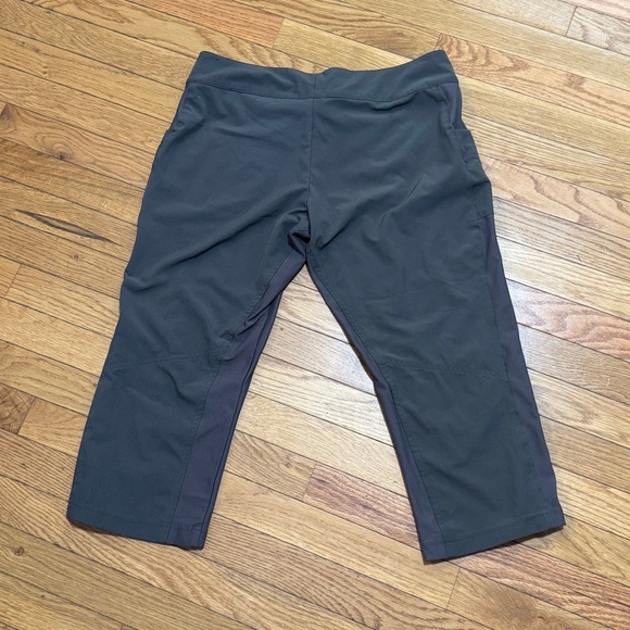 Nike Dry Fit Work Out Capris - Picture 2 of 6